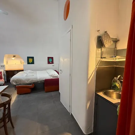 Appartement Gatto Giallo A Chiaia By Domusextra Naples