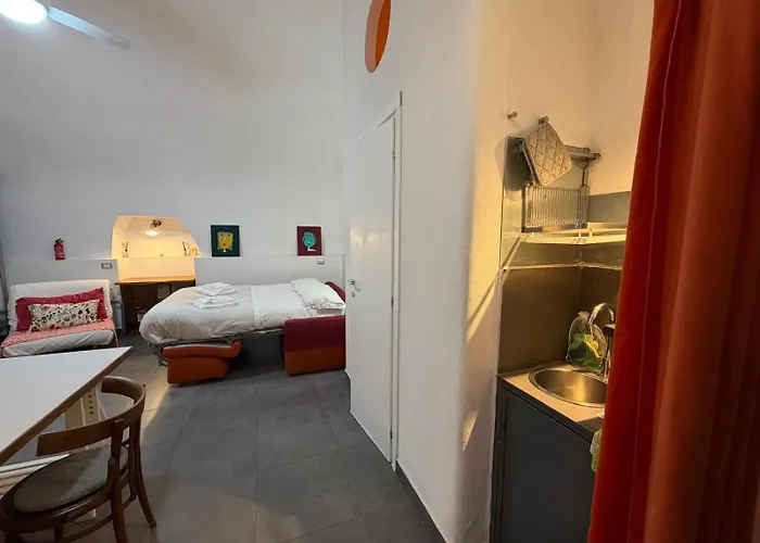 Appartement Gatto Giallo A Chiaia By Domusextra Naples