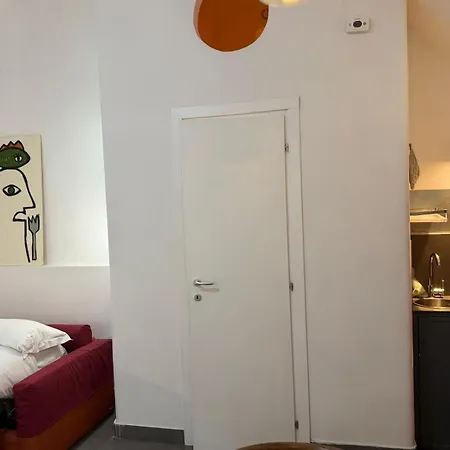 Apartamento Gatto Giallo A Chiaia By Domusextra Nápoles