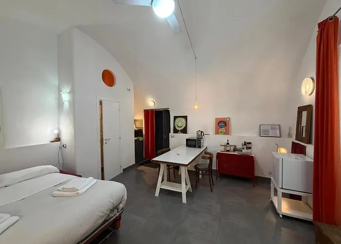 Gatto Giallo A Chiaia By Domusextra * Nápoles